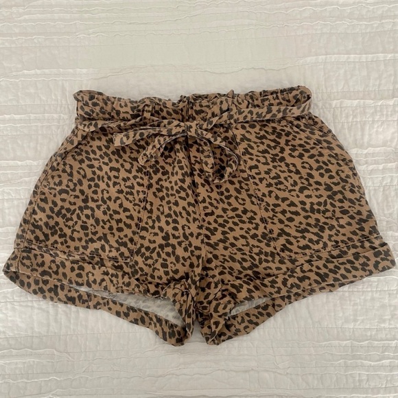 Aerie women’s animal leopard print belted casual shorts size small 2 4 - Picture 1 of 3